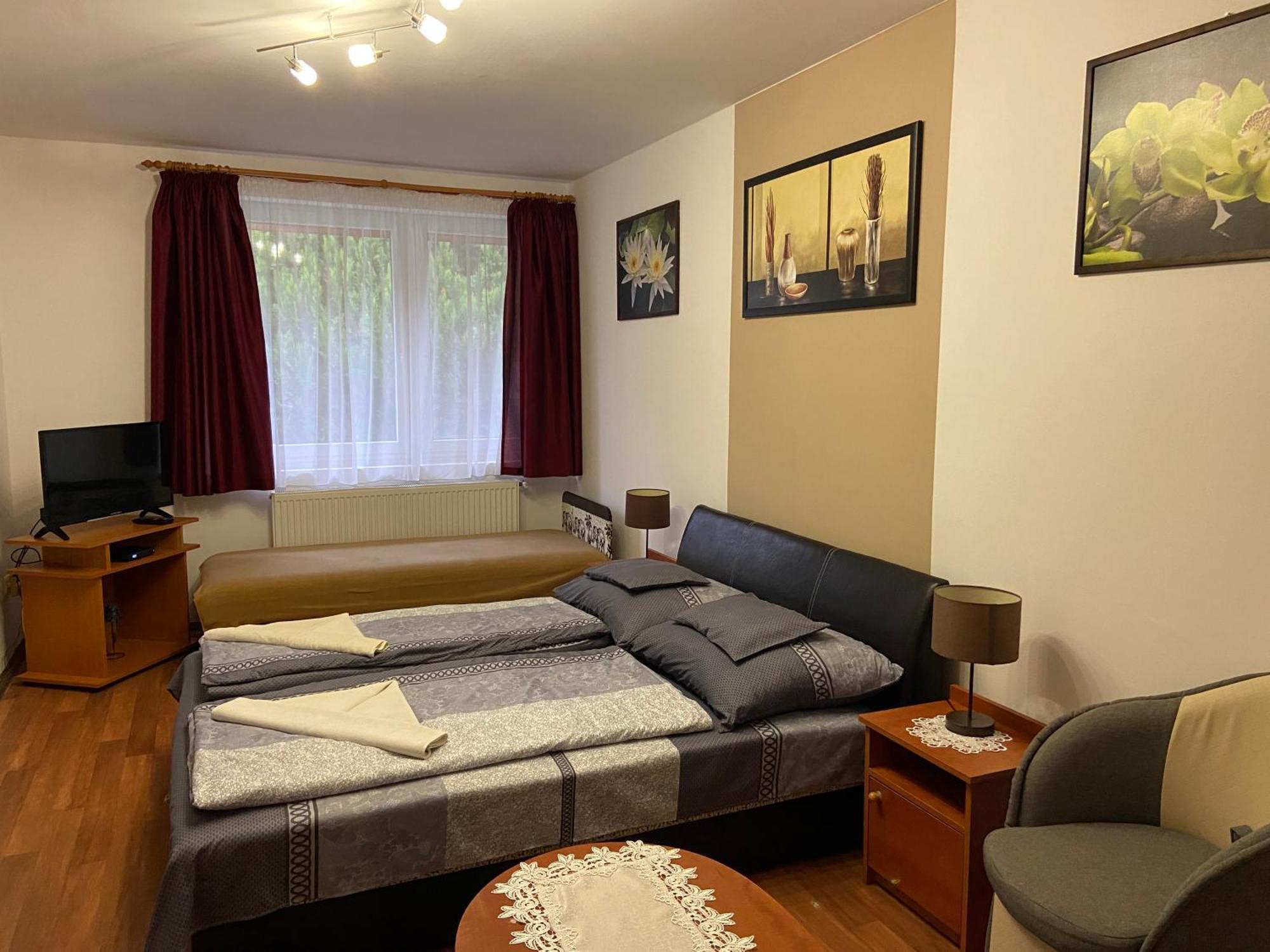 Vadrozsa Vendeghaz-Apartman Demjen Exterior photo